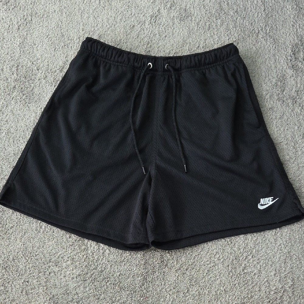 *CLOSET CLOSING 7/31* Nike Men's Athletic Mesh Black Shorts Small